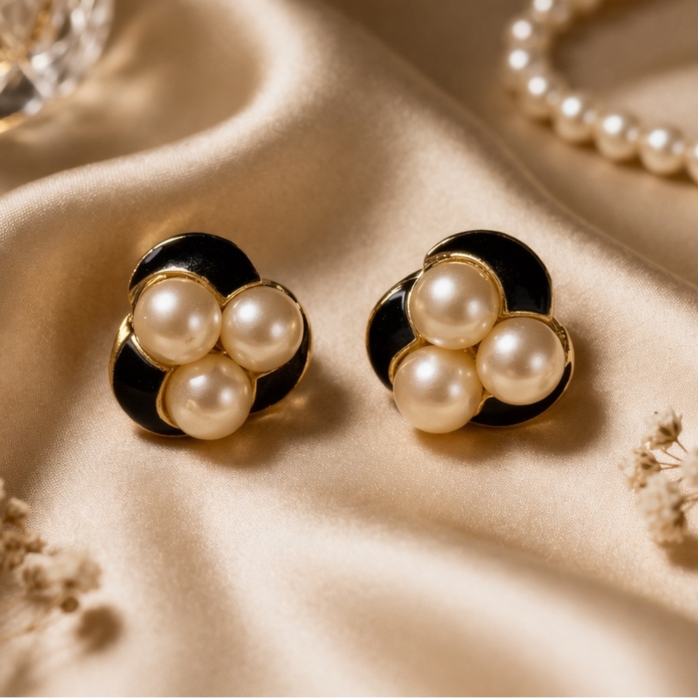 Elegant Vintage Black and Gold Pearl Clip On Earrings Old Hollywood Classic Luxe